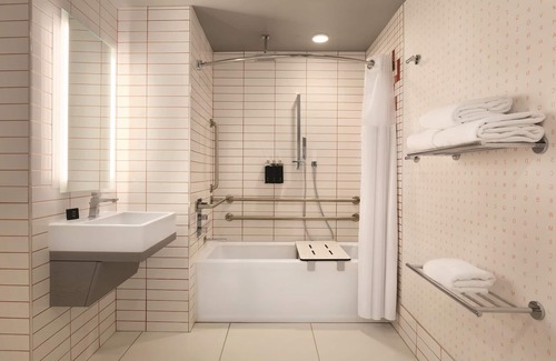 Downtown East Hotel | Radisson RED Minneapolis Downtown