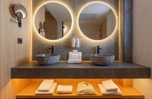 Puerto de la Cruz Hotel | Radisson Resort & Residences Tenerife - Adults Only