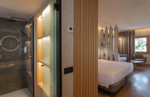 Puerto de la Cruz Hotel | Radisson Resort & Residences Tenerife - Adults Only