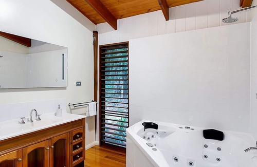 Barron Gorge House | Rainforest Treetops Home - Swim in the waterfall, Dine in the treetops!