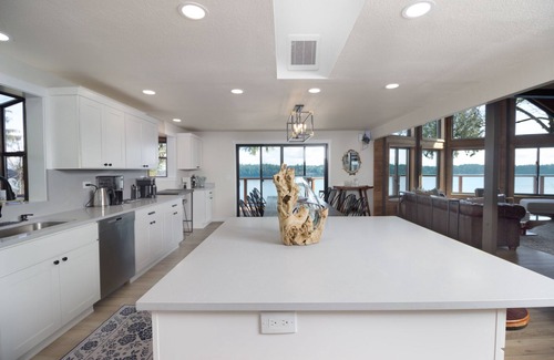 Olympia House | Rainier View Waterfront Retreat - Sleeps up to 15