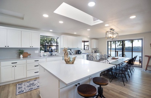 Olympia House | Rainier View Waterfront Retreat - Sleeps up to 15
