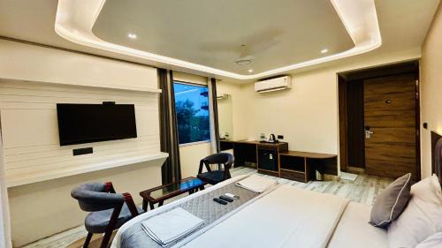 Greater Noida Hotel | Raksha Suites & Banquet Greater Noida