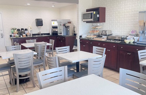 Downtown Hotel | Ramada Bayside Inn & Suites Eureka