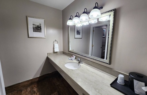 Downtown Hotel | Ramada Bayside Inn & Suites Eureka