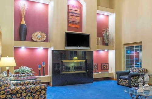 Springfield Hotel | Ramada by Wyndham Springfield North