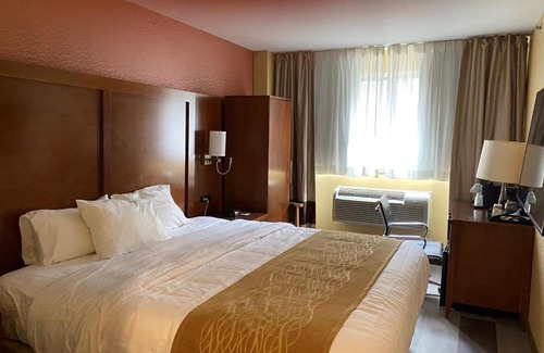 Midtown West Hotel | Ramada by Wyndham New York Times Square West