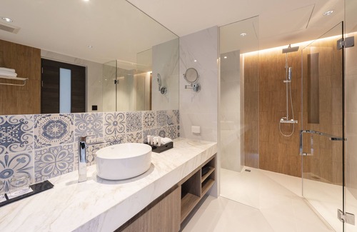 Phuket Hotel | Ramada Plaza by Wyndham Chao Fah