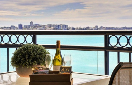 Golden Beach Apartment | RAMADA UNIT 812 - Beachfront holidaying at its best