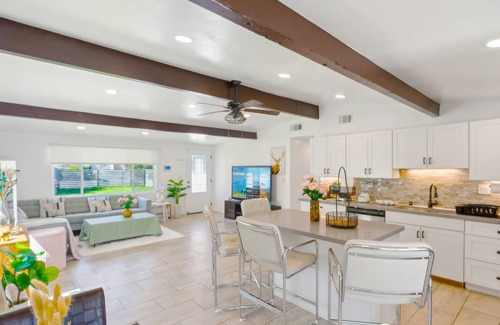 La Presa House | Ranch 3BR/1Bth w Gated Yard, Garage, Bedside Crib