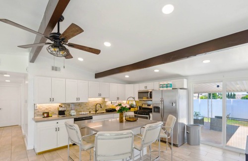 La Presa House | Ranch 3BR/1Bth w Gated Yard, Garage, Bedside Crib