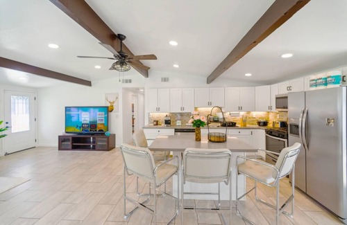 La Presa House | Ranch 3BR/1Bth w Gated Yard, Garage, Bedside Crib