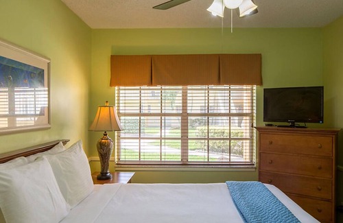 Delray Beach Resort | RARE FIND! Beach Front Resort at Gulf Stream - Sleeps 2-4, pool, hot tub, bbq