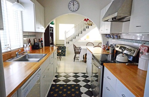 Harbor Springs Cottage | Rarely Available Vintage East Bluff Drive Cottage