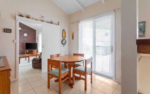 Port Elliot House | Ratties Residence 6 Carnegie St Port Ellliot - No Linen Included