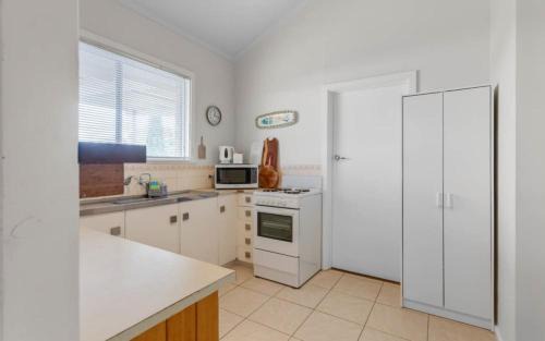 Port Elliot House | Ratties Residence 6 Carnegie St Port Ellliot - No Linen Included