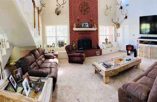 Bryan House | Raven's Pond - Minutes from Kyle Field
