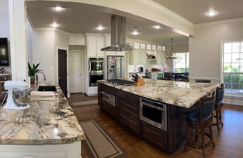 Bryan House | Raven's Pond - Minutes from Kyle Field