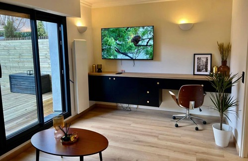 Puteaux Apartment | Ravissant 2 Pièces +une Terrasse