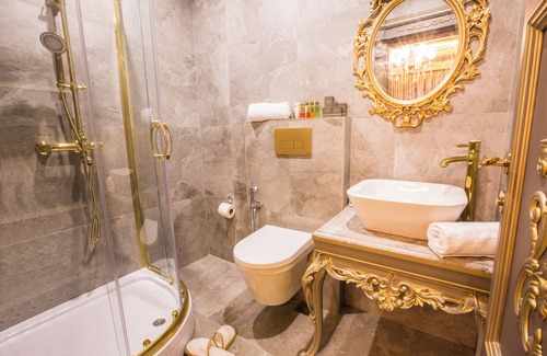 Yomra Hotel | Real King Suit Otel