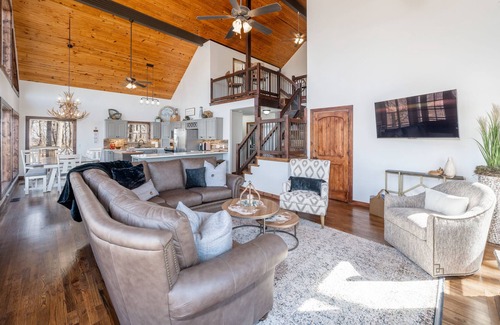 Bixby Other | Recently Remodeled Farmhouse on 160 Acres | Just 30 minutes from Tulsa
