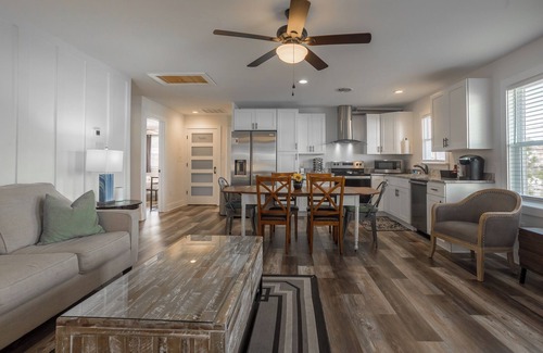 Rehoboth Beach Condo | Recently Updated 3BR Condo Pet Friendly w/Parking