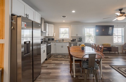 Rehoboth Beach Condo | Recently Updated 3BR Condo Pet Friendly w/Parking