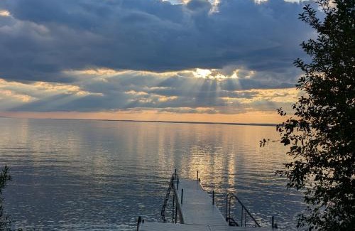 Ramara House | Red Brickhouse Lakefront Cottage