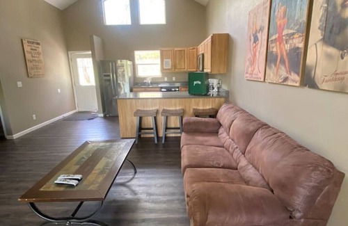 Lake Ozark Cabin | Red Cabin Sleep 16 Bachelor/Bachelorette Parties Welcome!