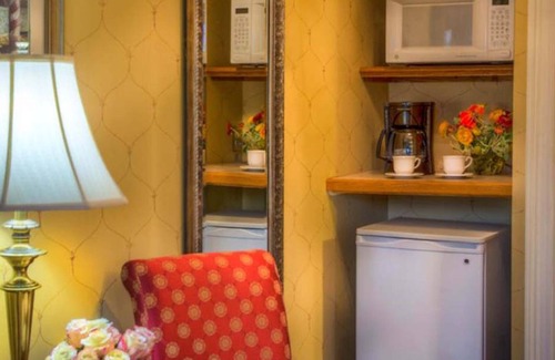 Downtown Niagara Falls Hotel | Red Coach Inn