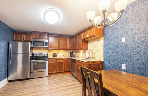 Downtown Niagara Falls Hotel | Red Coach Inn
