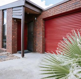 Yarrawonga House | Red Door On Cade