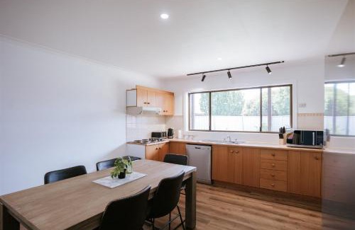 Yarrawonga House | Red Door On Cade
