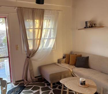 Kithnos House | red guesthouse