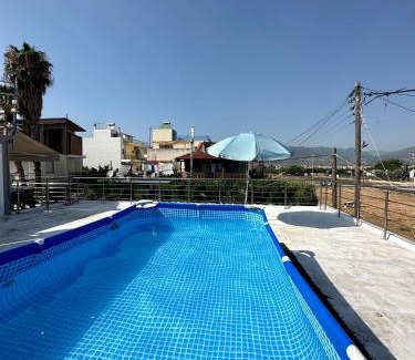 Akovitika Apartment | Red Harmony by the sea Pool and balcony