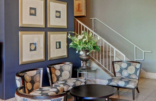Saanich Hotel | Red Lion Inn and Suites
