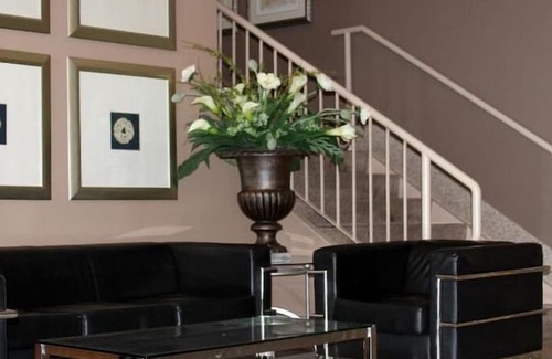 Saanich Hotel | Red Lion Inn and Suites
