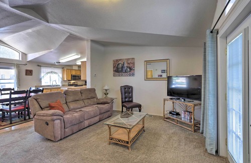 Moab South Valley Cottage | 'red Rock Rambler' Moab Home w/Hot Tub & Views!