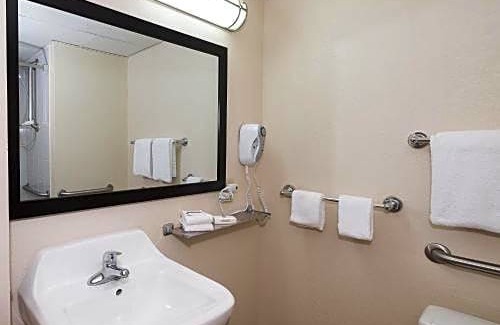 Cortland Hotel | Red Roof Inn Cortland