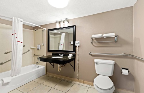 Duncan Hotel | Red Roof Inn & Suites Duncan