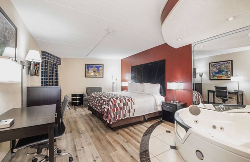 Macon Hotel | Red Roof Inn & Suites Macon