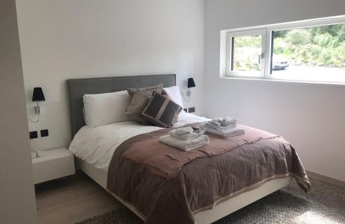 Crianlarich Ski Chalet | Red Stag with stunning loch and waterfall view