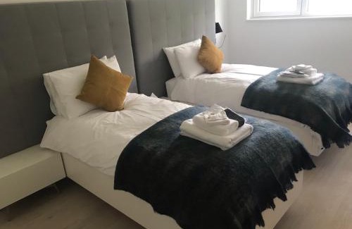 Crianlarich Ski Chalet | Red Stag with stunning loch and waterfall view