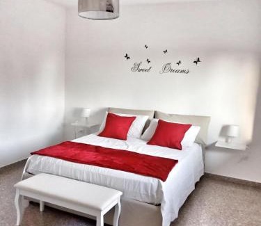Falze House | Red Tower Venice Apartment - 2 mins from VCE Airport- free Wifi