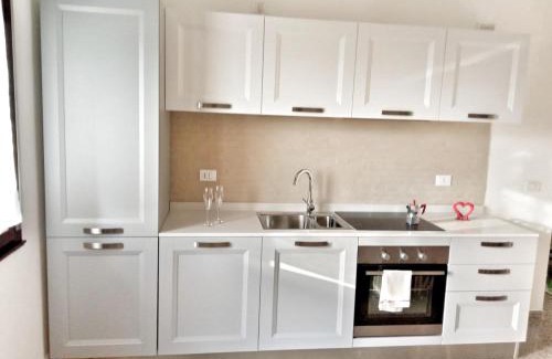 Falze House | Red Tower Venice Apartment - 2 mins from VCE Airport- free Wifi