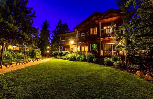 Tahoya Shores Apartment | Red Wolf Lakeside Lodge Studio Sleeps 2