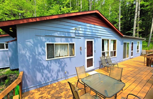 Bracebridge Cabin | Redbird - Cozy Waterfront Cottage on Muskoka River
