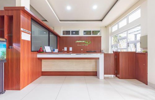 Ciloto Hotel | RedDoorz at Cisarua Puncak Bogor