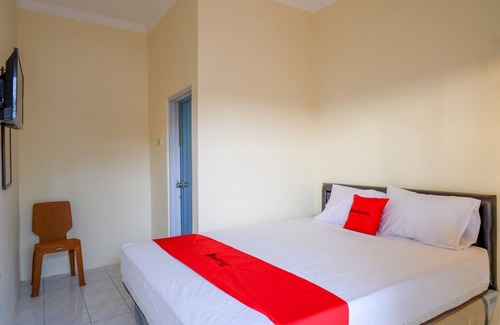 Purwokerto Hotel | RedDoorz near GOR Satria 3