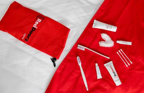 Bandung Hotel | RedDoorz Plus @ Doorman Guest House